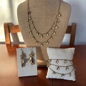 Chloe + Isabel Hand Sculpted Petal Set (RARE)